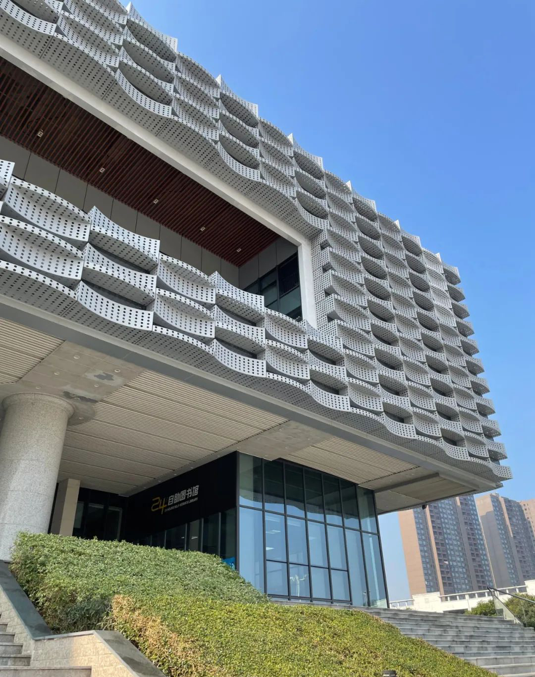 影響沖孔造型鋁單板價格的因素有哪些？